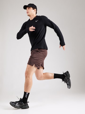 regular Pantaloni sportivi di NIKE in marrone