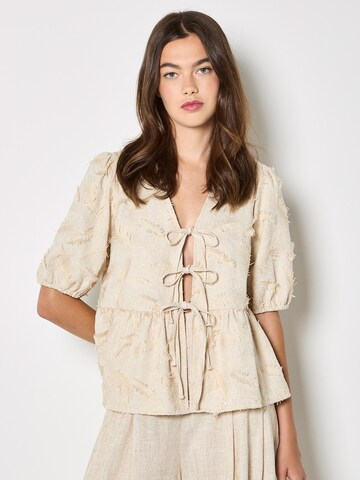 Apricot Blouse in Grijs: voorkant