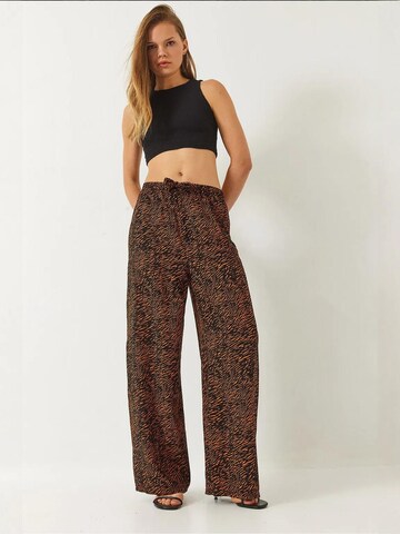 Bianco Lucci - Perna larga Calças em preto