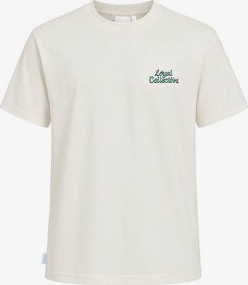 Loyal Athletics by Kontra K T-Shirt mit kleinem Front-Print in Regular Fit in Weiß: Vorderseite