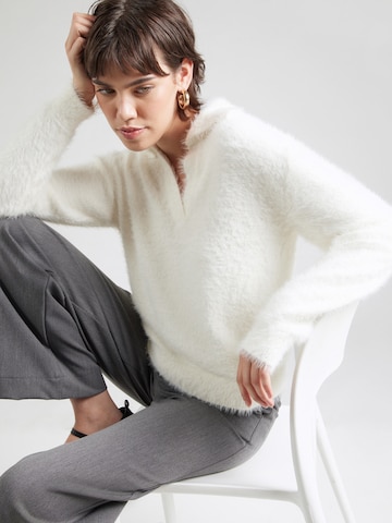 monari Sweater in White: front
