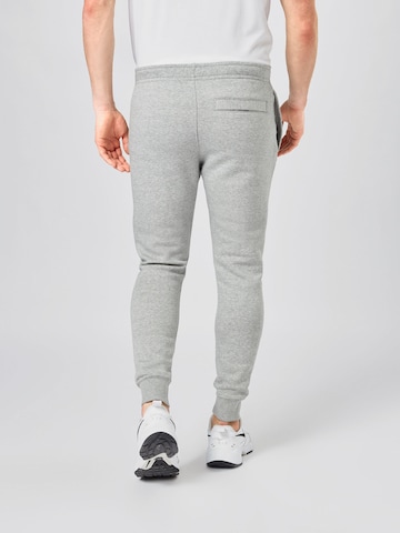 Nike Sportswear Tapered Housut 'Club Fleece' värissä harmaa