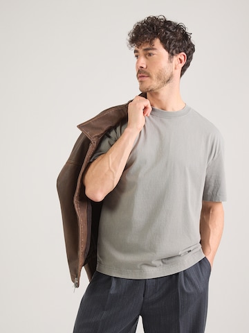 HOLLISTER Tričko - Sivá: predná strana