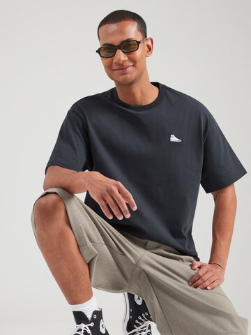 CONVERSE Bluser & t-shirts 'SNEAKER PATCH' i sort