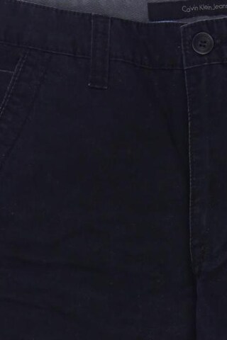 Calvin Klein Jeans Shorts in 32 in Blue