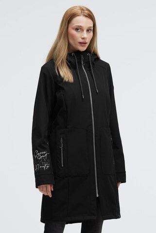 Soccx Lange Softshelljacke mit Kapuze und Logo Artworks in Schwarz: Vorderseite
