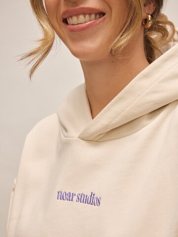 noar studios Sweatshirt in Beige