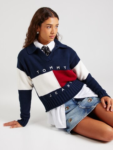 Tommy Jeans Svetr – modrá: přední strana
