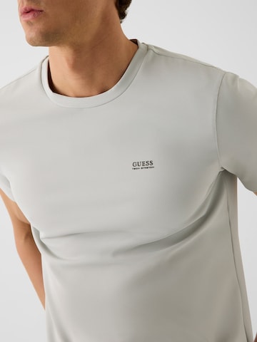 GUESS T-Shirt in Grau