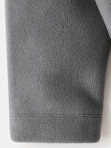 Pull-over 'COLD' MANGO KIDS en gris