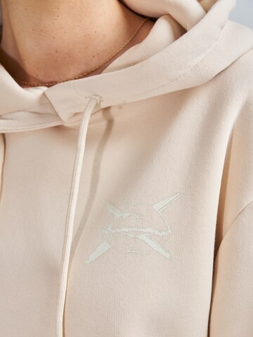 ABOUT YOU x Swalina&Linus Sweatshirt 'Tamme' in Beige