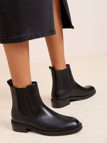 Friends Like These Chelsea-bootsi värissä musta