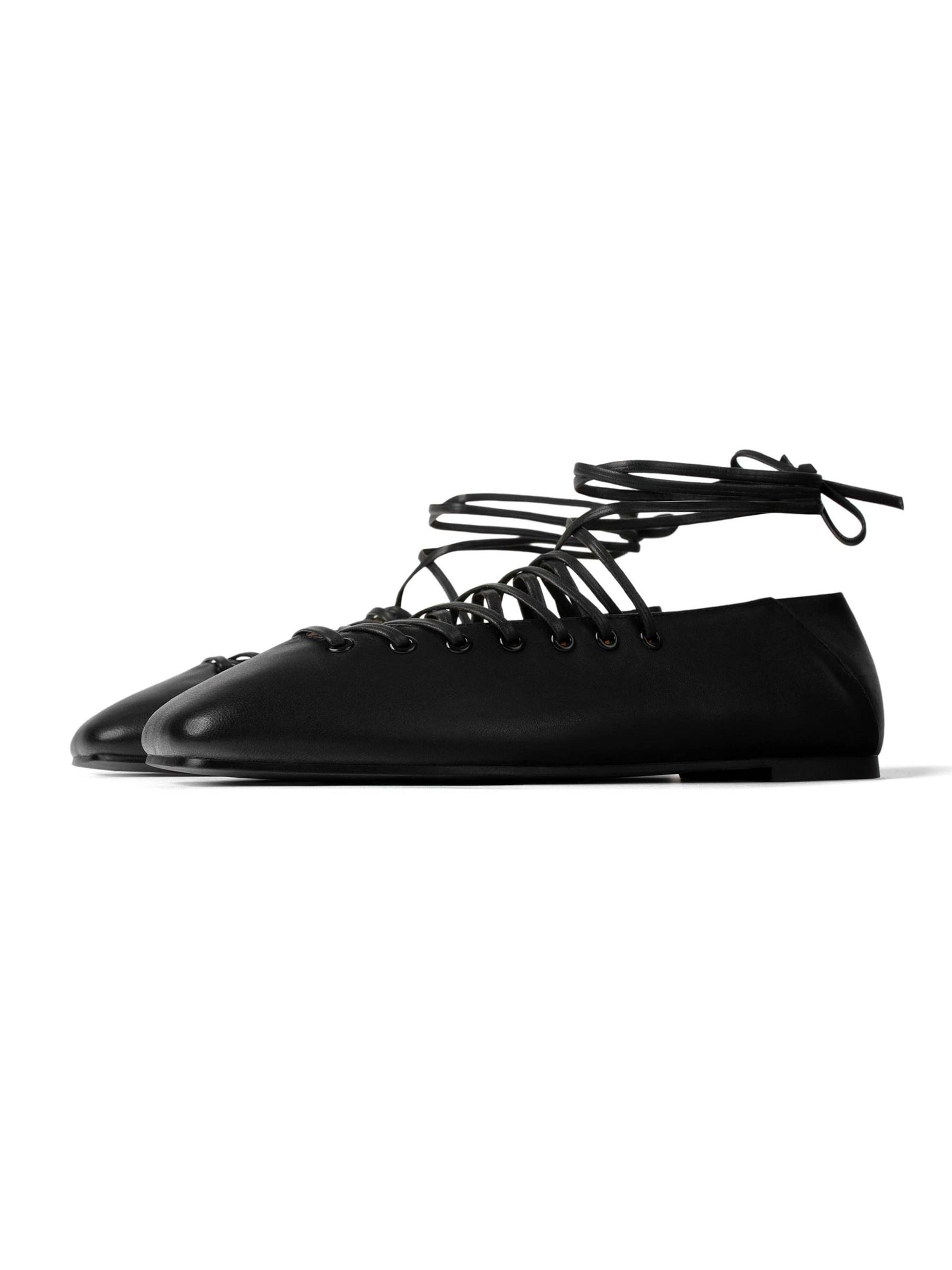 L37 HANDMADE SHOES Ballerina met riempjes 'IN THE SHAPE OF YOU' in Zwart