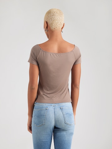 ABOUT YOU Póló 'Marian' - barna