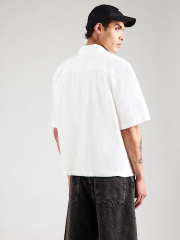 Comfort fit Camicia di WEEKDAY in bianco