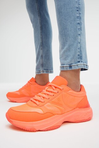 Soccx Sneakers in Orange: front