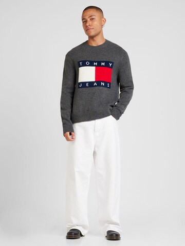 Tommy Jeans Sweater in Grey