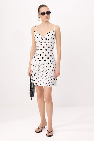 Trendyol Zomerjurk in Wit