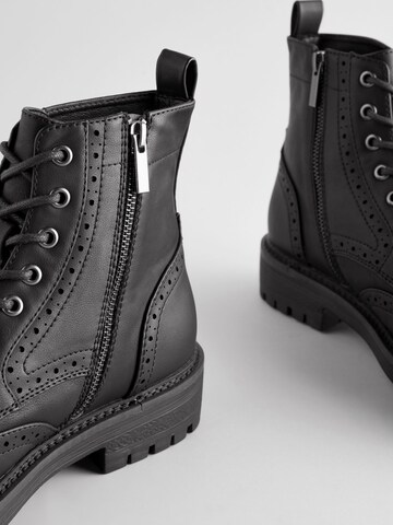 Boots stringati di Next in nero