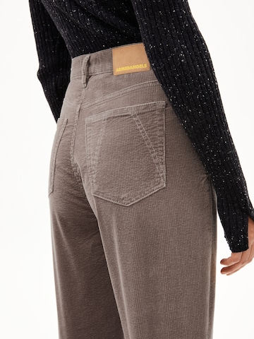 Regular Pantalon ARMEDANGELS en marron