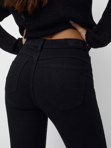 Pull&Bear Skinny Jeans in Zwart