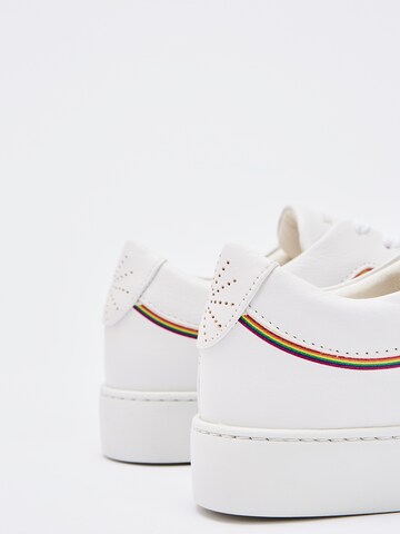 NINE TO FIVE Sneakers in White