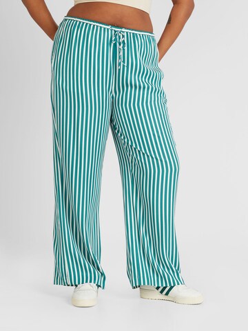 Regular Pantalon Tommy Hilfiger Curve en vert : devant