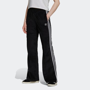 ADIDAS ORIGINALS - Acampanado Pantalón en negro: frente