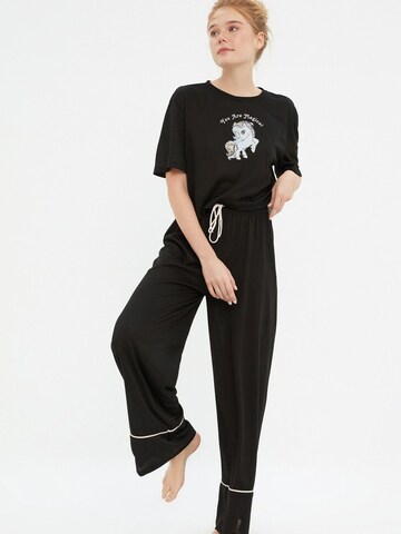 Trendyol - Pijama em preto: frente