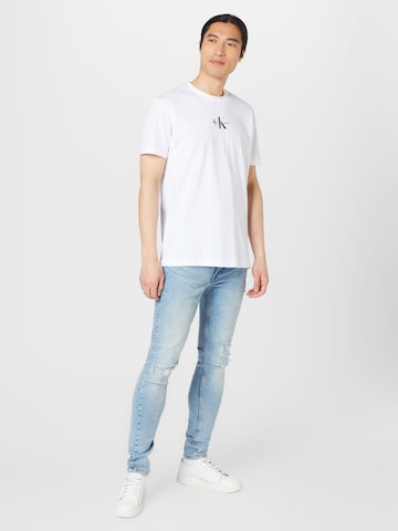 T-Shirt Calvin Klein Jeans en blanc