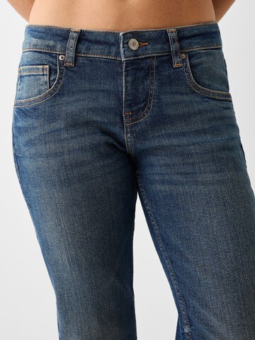 Regular Jeans de la Bershka pe albastru