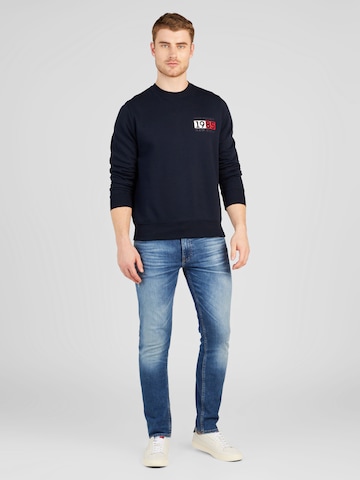 TOMMY HILFIGER Sweatshirt i blå