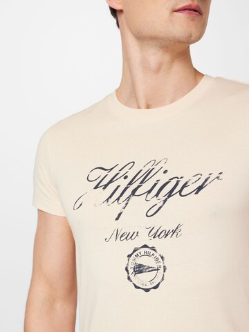 TOMMY HILFIGER T-Shirt in Beige