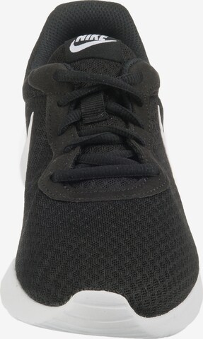 Baskets basses 'Tanjun' Nike Sportswear en noir