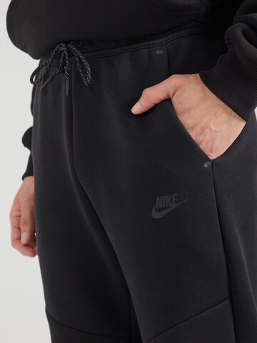 Nike Sportswear Tapered Παντελόνι 'TCH FLC' σε μαύρο