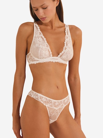 String 'Soupcon' di ETAM in beige