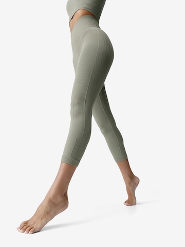 Born Living Yoga Skinny Leggings ' Devika ' in Beige: voorkant