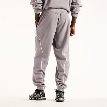 new balance - Perna larga Calças 'Trackside Polar Fleece Jogger' em cinzento