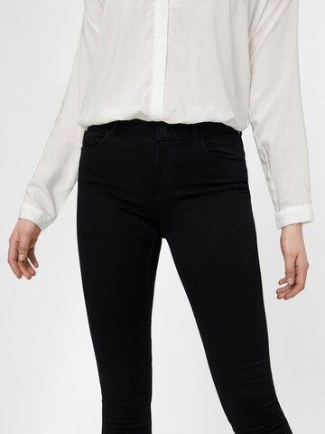 VERO MODA Skinny Jeans 'SEVEN' in Black