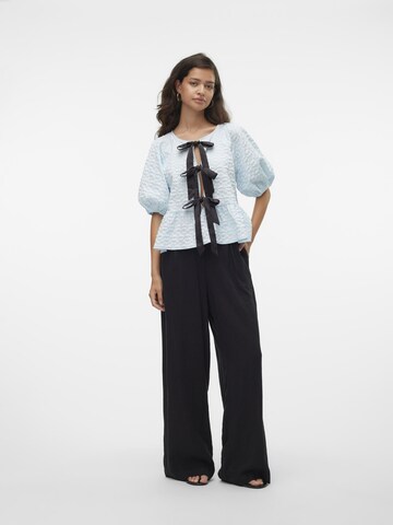 Wide Leg Pantalon à pince 'LINN' VERO MODA en noir