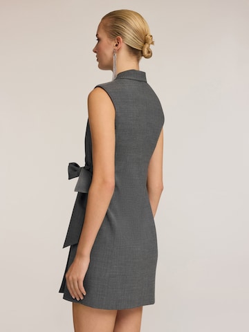 MOTIVI - Vestido en gris