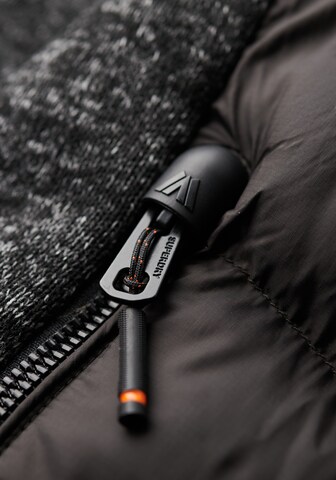 Superdry Tussenjas in Zwart