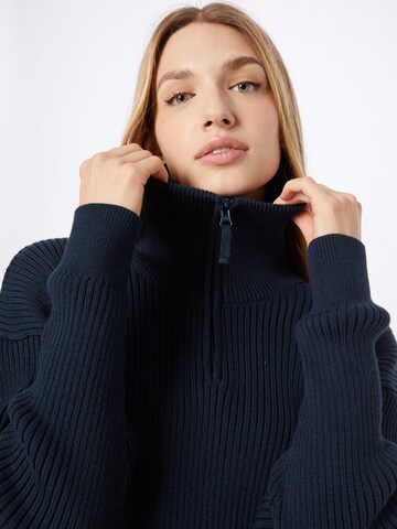 Derbe Pullover in Blau