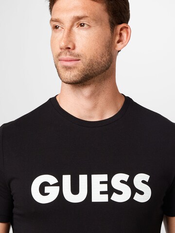 GUESS T-Shirt in Schwarz