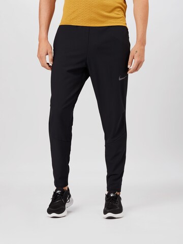 NIKE Slimfit Sportbroek in Zwart: voorkant