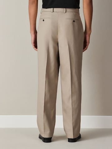Loosefit Pantaloni con piega frontale di Next in beige