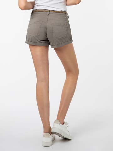 Sublevel Regular Shorts in Grau