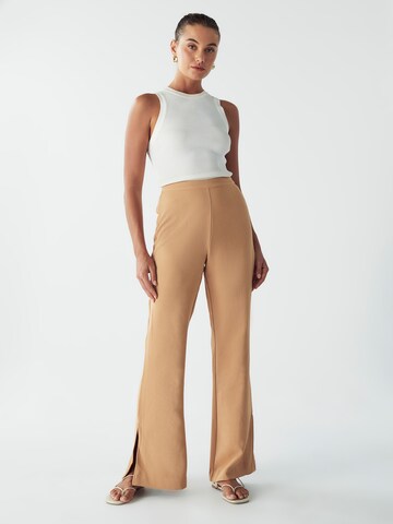 Evazați Pantaloni 'Haze' de la Willa pe gri