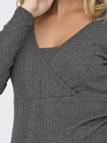Only Maternity Top in Grijs