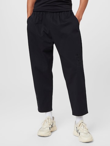 Tapered Pantaloni 'Graphics Campus Chino' de la ADIDAS ORIGINALS pe negru: față